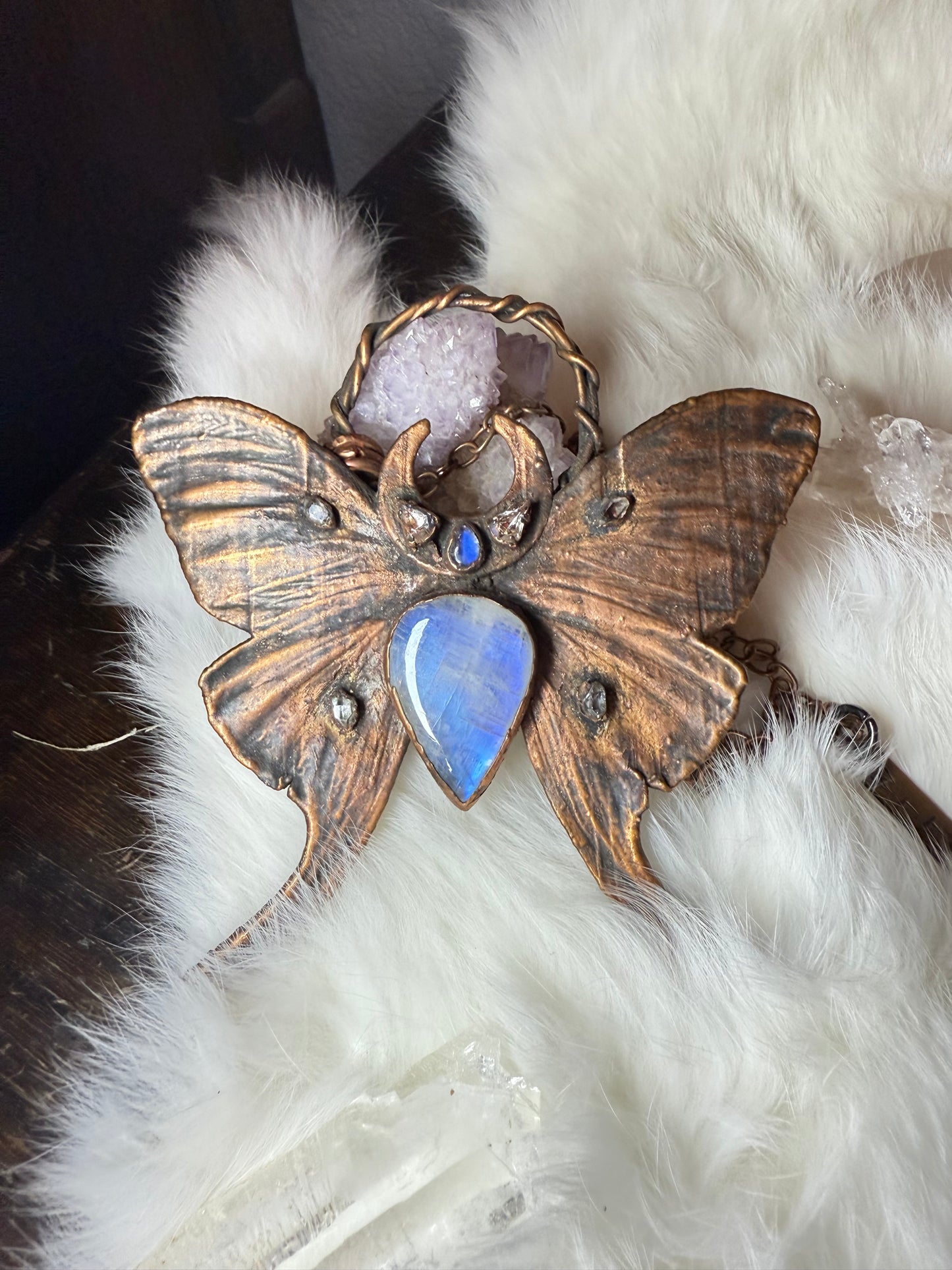 Rainbow moonstone, Luna moth